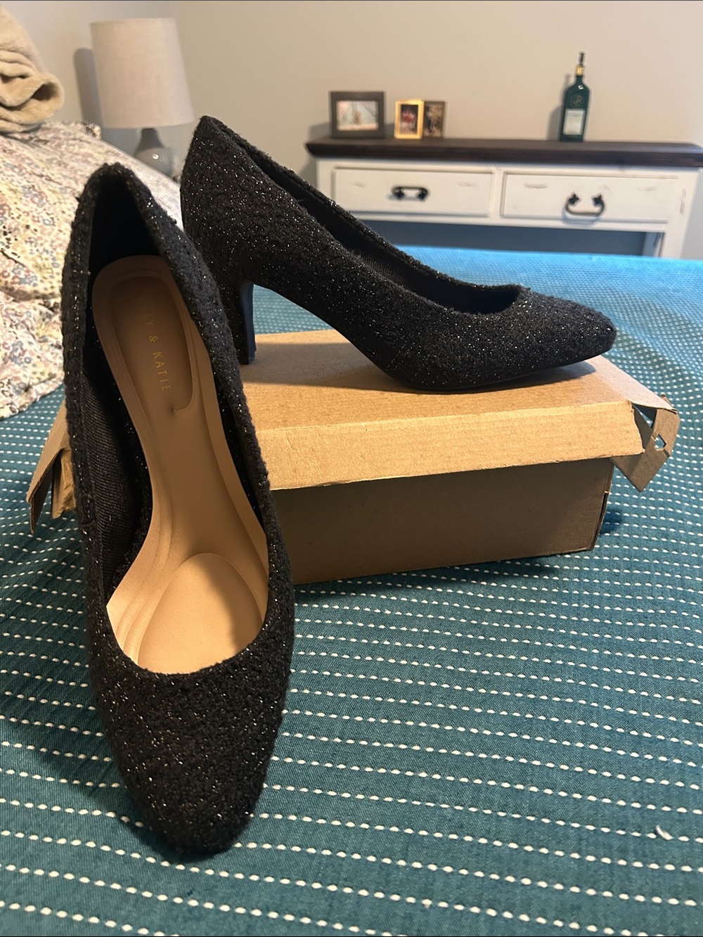 KELLY AND KATIE TWEED SPARKLE PUMP NEW IN BOX; NEVER WORN 9.5 CHARCOAL/BLACK